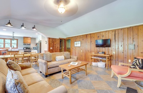 Mayfield Cabin | Peaceful Traverse City Cabin ~ 16 Mi to Dtwn!