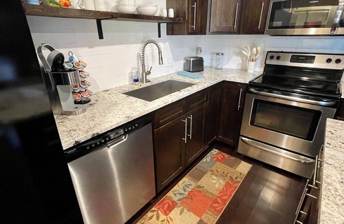 Springlake House | Peaceful Updated 2 bedroom townhome in Shreveport.