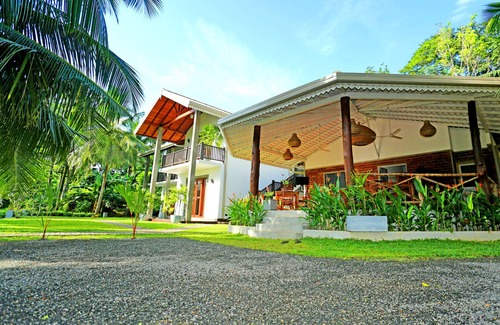 Kaduruduwa Villa | Peacock Villa Walahanduwa - Galle