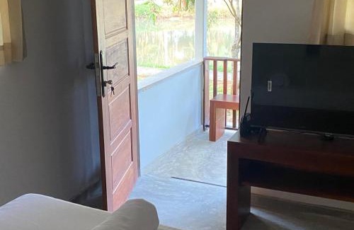 Pinnawala Bed & Breakfast | Peacock Village Pinnawala - Offer Alert! Elephant Welfare Program