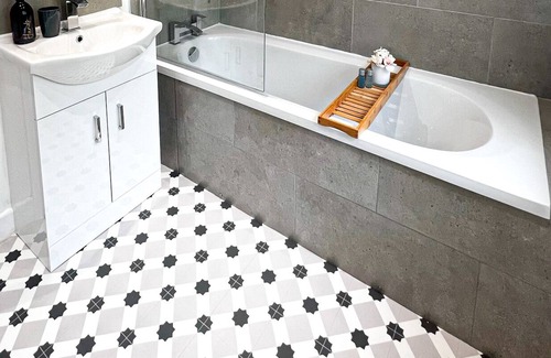 Bonsall Cottage | Peak District Cottage for Family of 6 and Pet-Friendly in the countryside