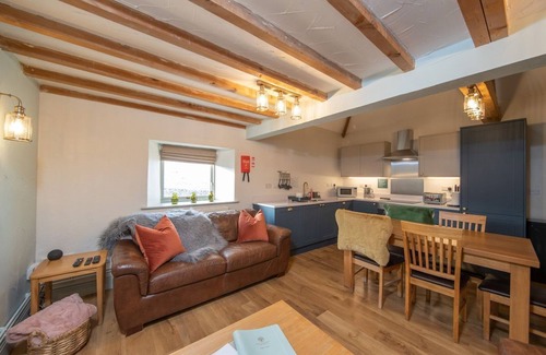 Crowdecote Cottage | Peak District country cottage with free EV charging