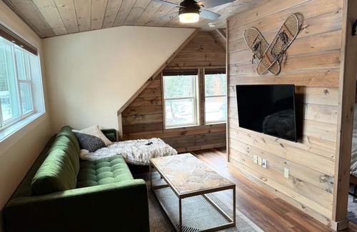 Woodstock House | Peaks Perch Near Loon: King Bed, Kitchen, AC