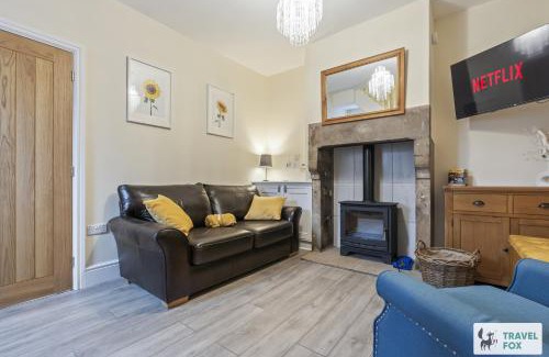 Denstone House | Pear Tree Cottage Pool Table 15mins drive to Alton Towers