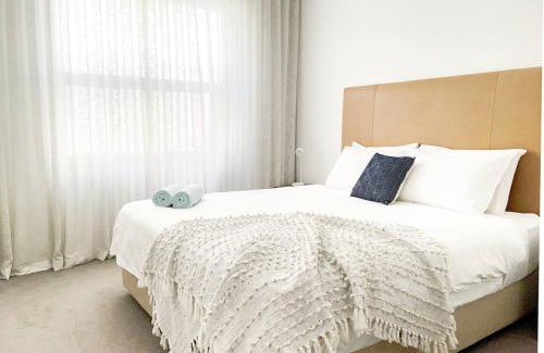 Fremantle Apartment | Pearl On Pakenham- Modern & Central W King Beds