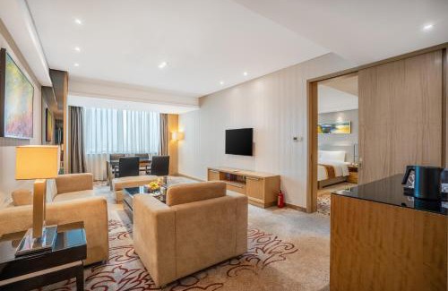 Haizhu Hotel | Pearl River International Hotel - Canmetro line 11 YiJing Lu station