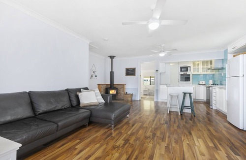 Beachmere House | PEBBLE COTTAGE