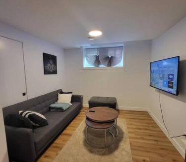 Edmonton House | Pebbles' Cozy 2Bed Basement Suite - near Downtown