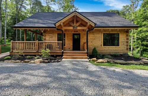 Logan House | Peek A Boo Cabins: Cozy Cabin