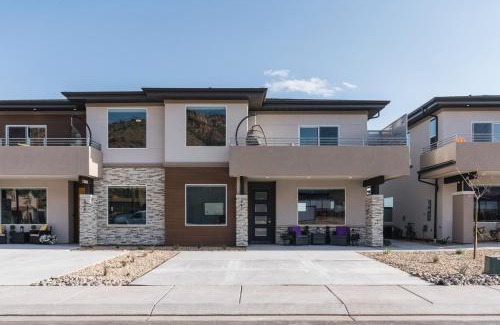 Hildale House | Peekaboo Canyon-4Bed, 3Bath, Hot tub, deck