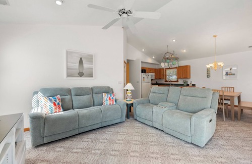 Nags Head House | Peg Leg Pete's | Pets | Screened Porch | Outdoor Shower
