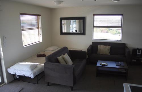 Woodend Hotel | Pegasus Gateway Motels & Apartments