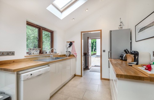 Hethel Apartment | Pelican Barn - Three Bedroom Apartment, Sleeps 6