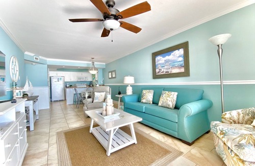 Holiday Beach Condo | Pelican Walk 504- Free Beach Chairs Gulf Front!