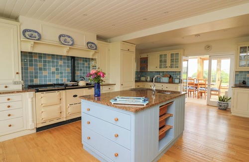 Aberporth Cottage | PEN Y GRAIG, luxury holiday cottage, with open fire in Aberporth