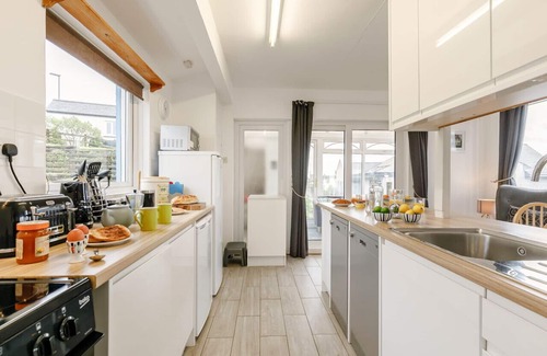 Polruan House | Pencarrow - Four Bedroom House, Sleeps 6