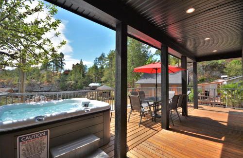 Garden Bay Hotel | Pender Harbour Resort & Marina