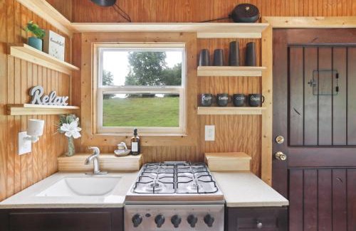 Pendergrass House | Pendergrass Tiny Home Cabin on Pond with Fire Pit!