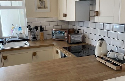 Trewassa Cottage | Pendragon Cottage Gringolet Lounge/Diner Sleeps 3