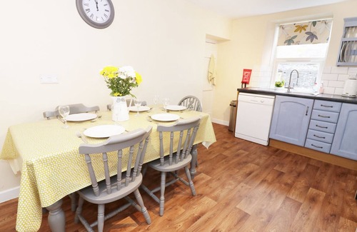 Bontnewydd Cottage | PENGLANOWEN FAWR, pet friendly, with open fire in Llangwyryfon
