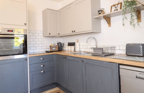Oxenhope Cottage | PENISTONE VIEW, pet friendly, character holiday cottage in Oxenhope