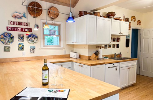 Wequetonsing House | Pennsylvania Avenue Place - Large cottage close to town! A/C + WIFI