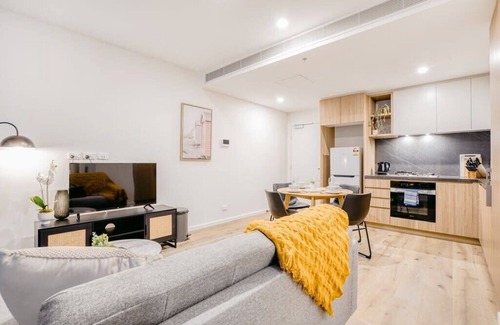 Moonee Ponds Apartment | Penny Lane - 2BR Apt in the Heart of Moonee Ponds