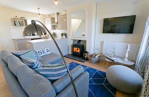 Aberffraw Apartment | Penrhyn Gwyn - a sea view that sleeps 4 guests in 2 bedrooms