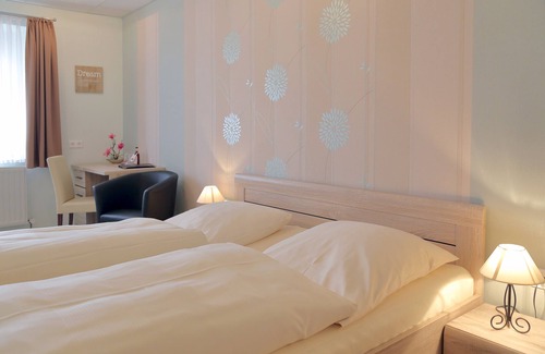 Claussnitz Hotel | Pension Gasthof und Hotel Roter Hirsch