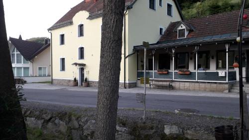 Klingfurth House | Pension Hendling