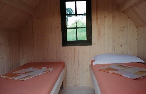 Crit Bed & Breakfast | Pensiune Rozalia - Camping
