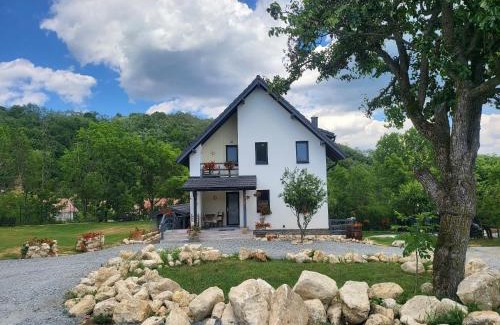 Podeni House | Pensiunea Casa Dacilor