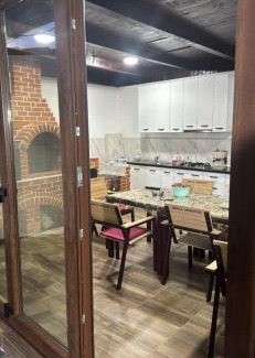 Novaci House | Pensiunea D & Ylan