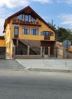 Cerna House | Pensiunea Maria