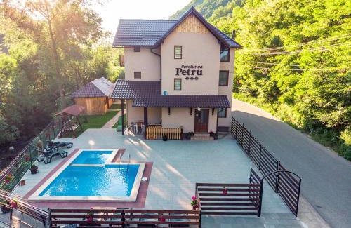Sugag House | Pensiunea Petru