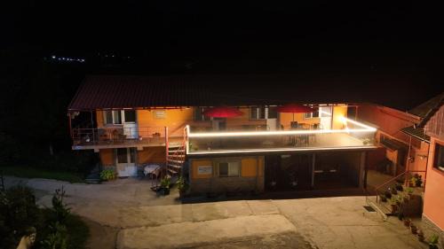 Brezoi House | Pensiunea Ramona