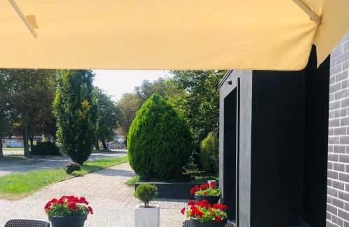 Jelcz-Laskowice Bed & Breakfast | Pensjonat Trzy Stawy