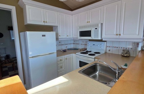 Hunts Point Apartment | Pent House at Hunts Point Beach Cottages