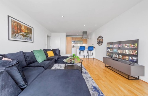 Stratford and New Town Apartment | Penthouse 2-Bed Apartment in The Heart Of E15