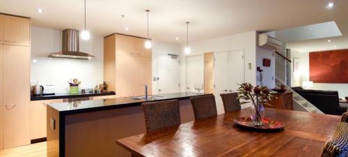 Stepneyville Apartment | Penthouse 39