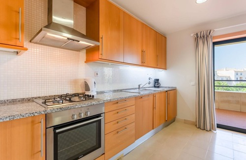 Montechoro Apartment | Penthouse c/Vista Piscina Albufeira by LovelyStay
