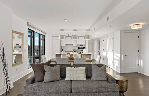 Shaw Bed & Breakfast | Penthouse | Downtown | Capitol Views | Luxury