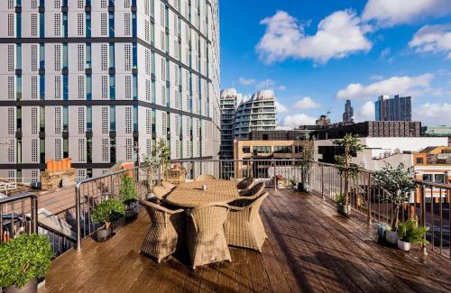St Luke's Apartment | Penthouse Loft apartment with roof terrace Not for events or parties