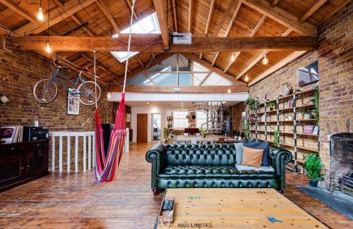 St Luke's Apartment | Penthouse Loft apartment with roof terrace Not for events or parties