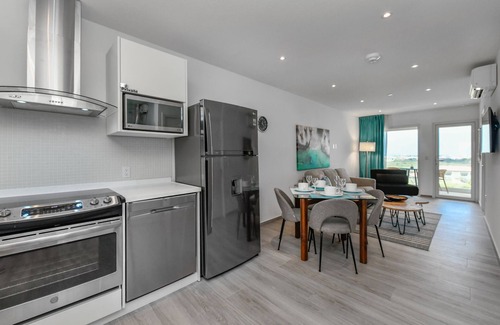 Ponton Apartment | Penthouse met zeezicht. Fantastisch gelegen bij het strand en stad.