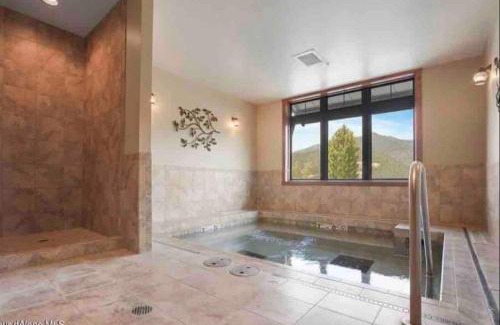 Kellogg Apartment | Penthouse Mountain Haven with Community Spa Room