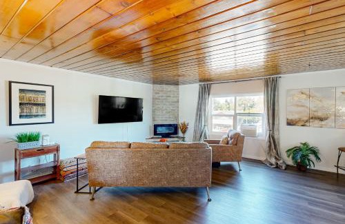 West Eugene Apartment | Penthouse Perch