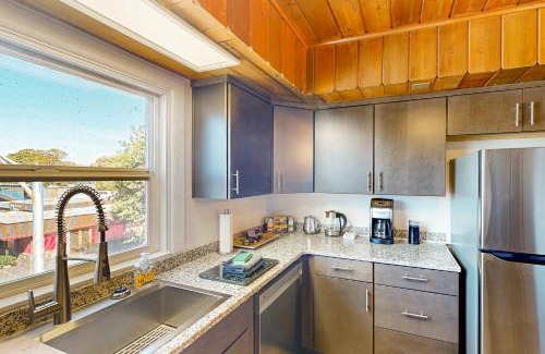 West Eugene Apartment | Penthouse Perch