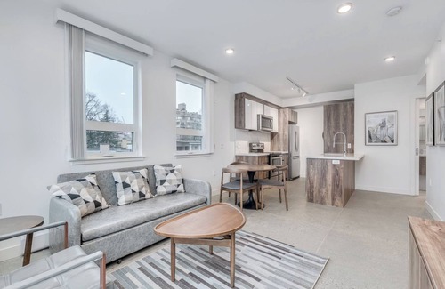 Downtown Vancouver Apartment | PENTHOUSE -Pet Friendly One Bedrooom @ 1170 Barclay
