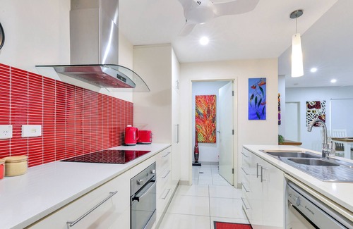 Larrakeyah Apartment | Penthouse Vibes & Amazing Views from Top Floor
